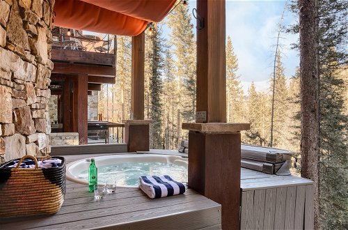 Photo 19 - Apex by Avantstay Cozy Expansive Mountain Home Close to the Slopes w/ Hot Tub