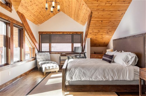 Photo 15 - Apex by Avantstay Cozy Expansive Mountain Home Close to the Slopes w/ Hot Tub