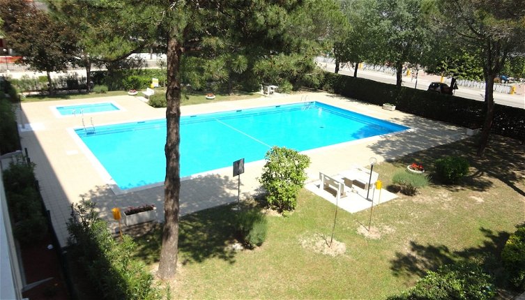 Photo 1 - Excellent Location for a Flat With Shared Pool