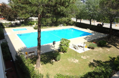 Photo 1 - Excellent Location for a Flat With Shared Pool