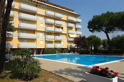 Foto 11 - Excellent Location for a Flat With Shared Pool