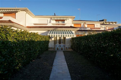 Foto 14 - Cozy Villa With Private Garden - Beahost
