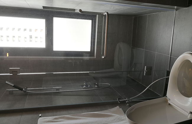 The Landmark Penthouse Luxury Condo by Casa Accommodation - Photo 4