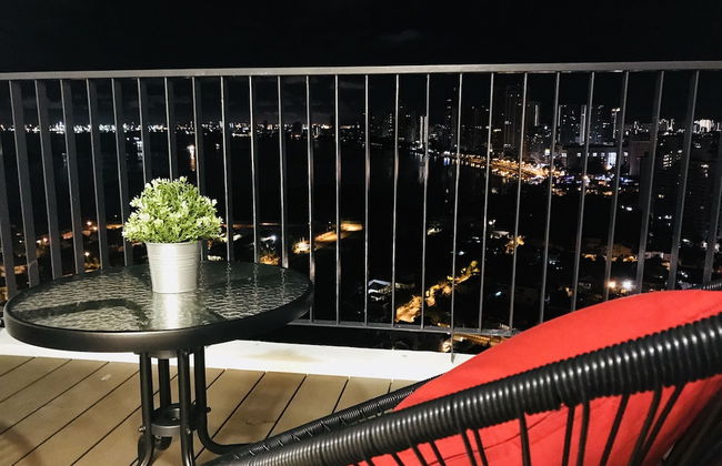 The Landmark Penthouse Luxury Condo by Casa Accommodation - Photo 6