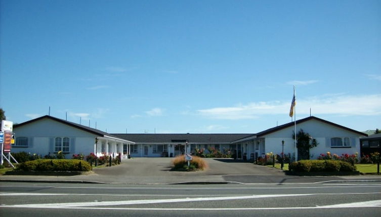 Photo 1 - Surrey Court Motel