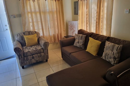 Foto 6 - Charming 2-bed House in Portmore Gated Community