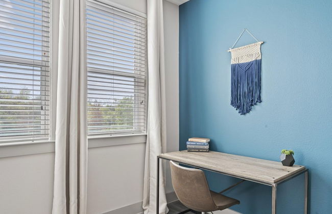 Serene 1BR King Suite Close to Downtown w Fast Wifi - Foto 10
