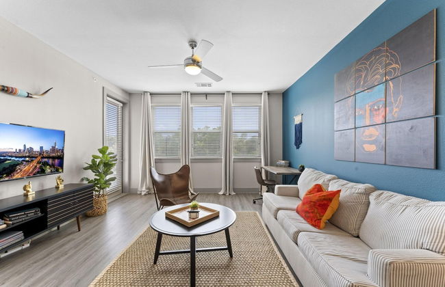 Serene 1BR King Suite Close to Downtown w Fast Wifi - Foto 13