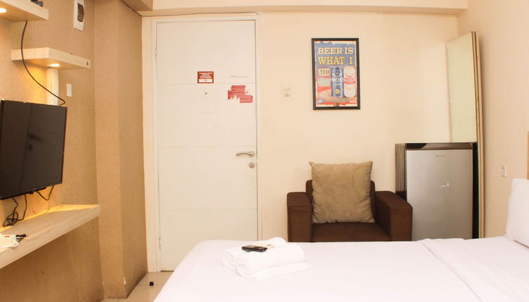 Foto 1 - Great Location And Simply Studio Room At Bassura City Apartment