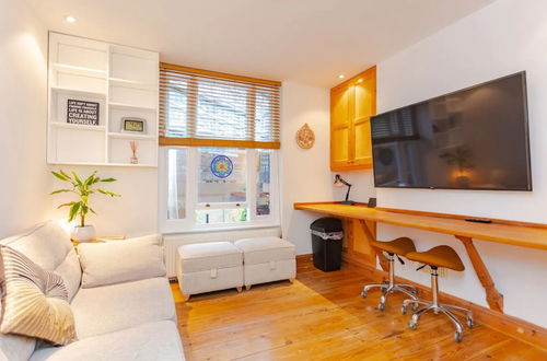 Photo 5 - Quirky 2 Bedroom Apartment in Elephant and Castle