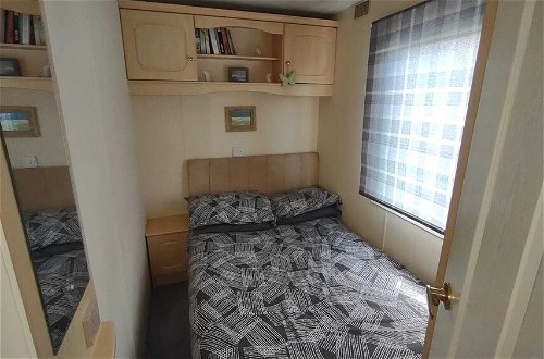 Foto 2 - Charming 3-bed Caravan Cymtydu