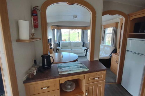 Foto 8 - Charming 3-bed Caravan Cymtydu