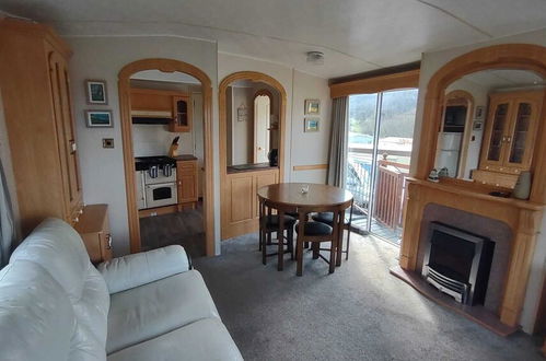 Photo 9 - Charming 3-bed Caravan Cymtydu