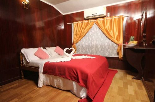 Photo 1 - Private Houseboat