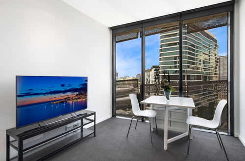 Photo 1 - FARINA, 1BDR Docklands Apartment