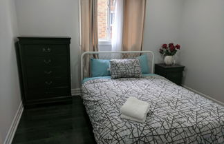 Photo 3 - QuickStay - Beautiful 5bdrm House in Vaughan