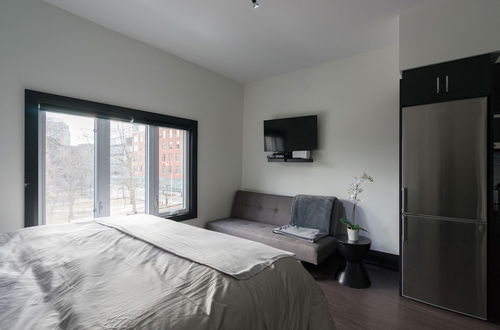 Photo 10 - Applewood Suites - Queen West Studio