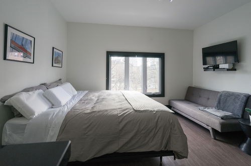 Photo 4 - Applewood Suites - Queen West Studio