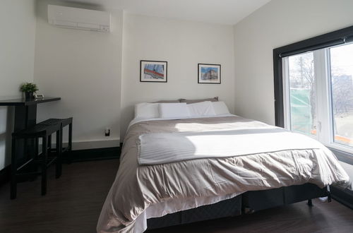 Photo 2 - Applewood Suites - Queen West Studio