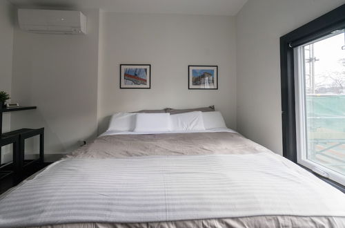 Photo 8 - Applewood Suites - Queen West Studio