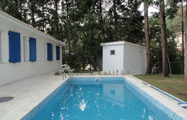 Petrovac Holiday House with pool - Photo 25