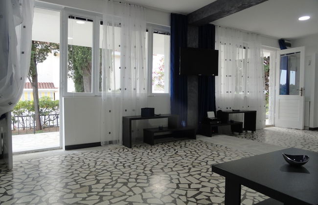 Petrovac Holiday House with pool - Photo 12