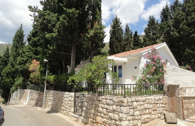 Petrovac Holiday House with pool - Photo 40