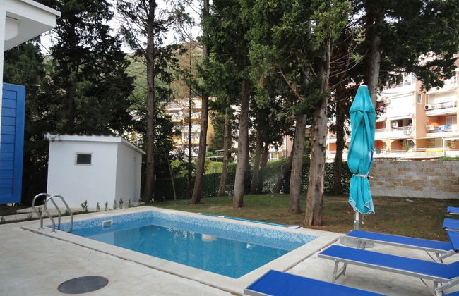 Petrovac Holiday House with pool - Photo 27