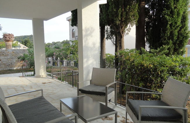 Petrovac Holiday House with pool - Photo 38