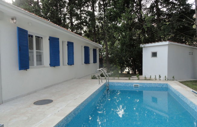 Petrovac Holiday House with pool - Photo 26