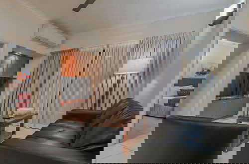 Photo 5 - Southern Cross Atrium Apartments