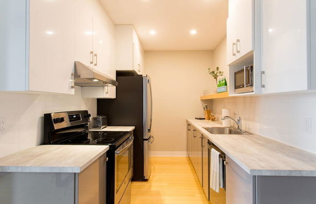 Trendy Little Italy 3 Bedroom Condo - Foto 21