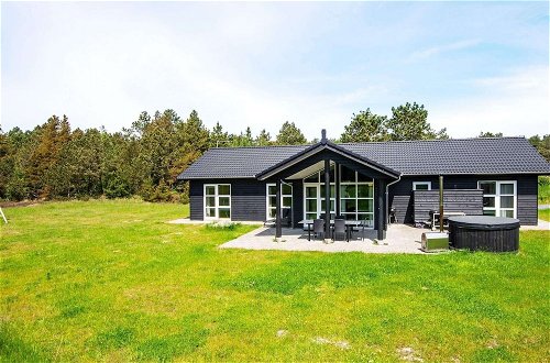 Foto 1 - 12 Person Holiday Home in Romo