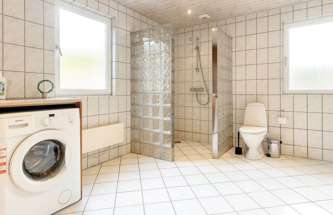 8 Person Holiday Home in Blavand - Foto 13