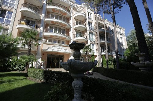 Photo 21 - Luxury Apartment in Anastasia Palace