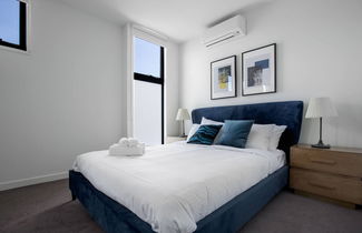 Photo 3 - Trendy Livingstyle 2br@moonee Ponds Wifi+parking