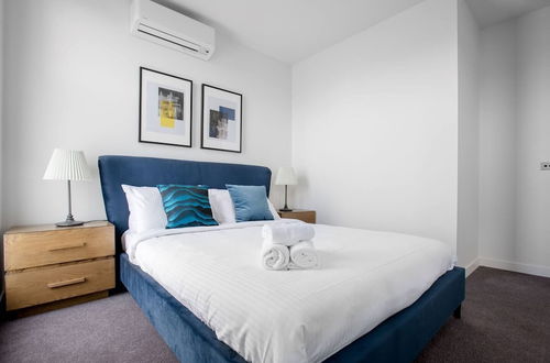 Photo 4 - Trendy Livingstyle 2br@moonee Ponds Wifi+parking