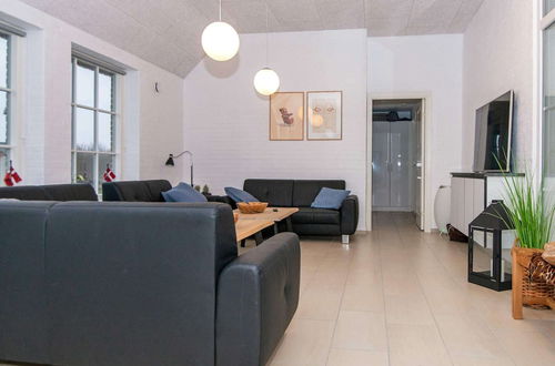 Photo 11 - 16 Person Holiday Home in Ulfborg