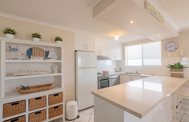 Crystal Beachfront Apartments - Foto 16