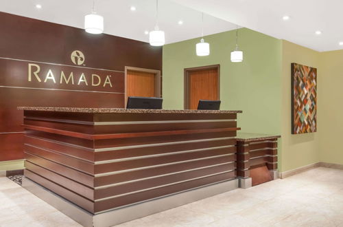 Photo 2 - Ramada by Wyndham Carlyle