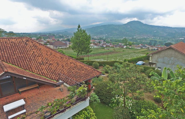 Vila Bunga Merah Gelatik - Foto 56