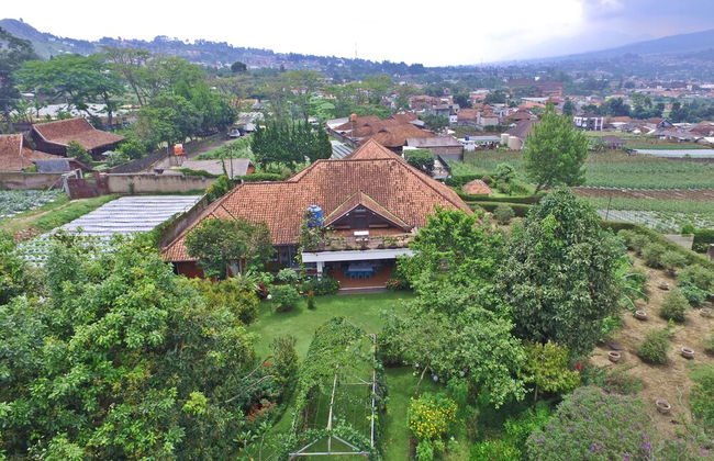 Vila Bunga Merah Gelatik - Foto 53