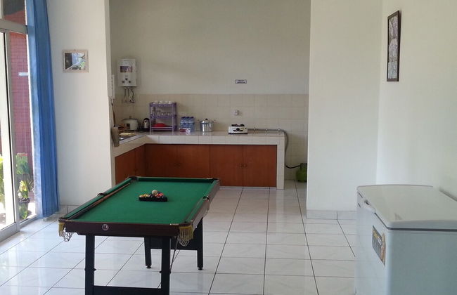 Vila Bunga Merah Gelatik - Foto 12