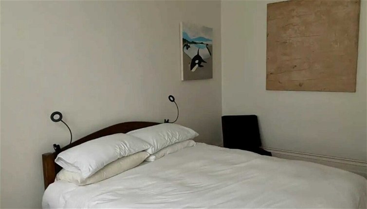 Photo 1 - Spacious 2 Bedroom Flat in Central London