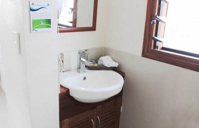 Vanuatu Beachfront Apartments - Photo 37