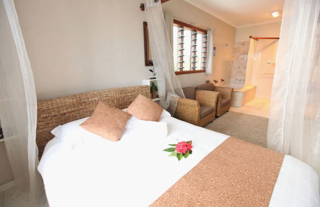 Vanuatu Beachfront Apartments - Photo 9