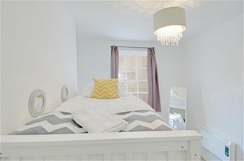 Photo 5 - Beside the Seaside Apartment - Sleeps 2 to 4 Guests - Fast Wifi