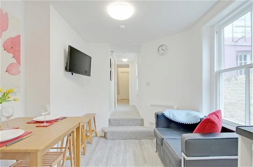 Photo 14 - Beside the Seaside Apartment - Sleeps 2 to 4 Guests - Fast Wifi