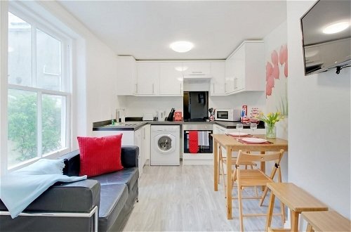 Photo 1 - Beside the Seaside Apartment - Sleeps 2 to 4 Guests - Fast Wifi