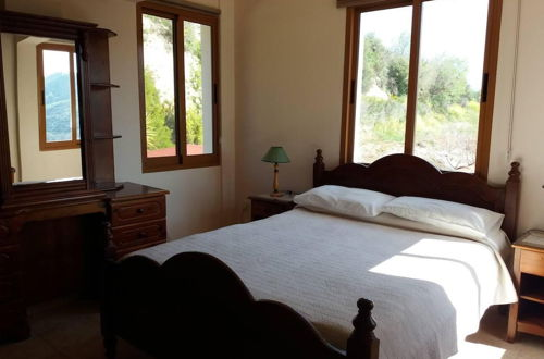 Photo 2 - Remarkable 5-bed Villa in Miliou Village Paphos